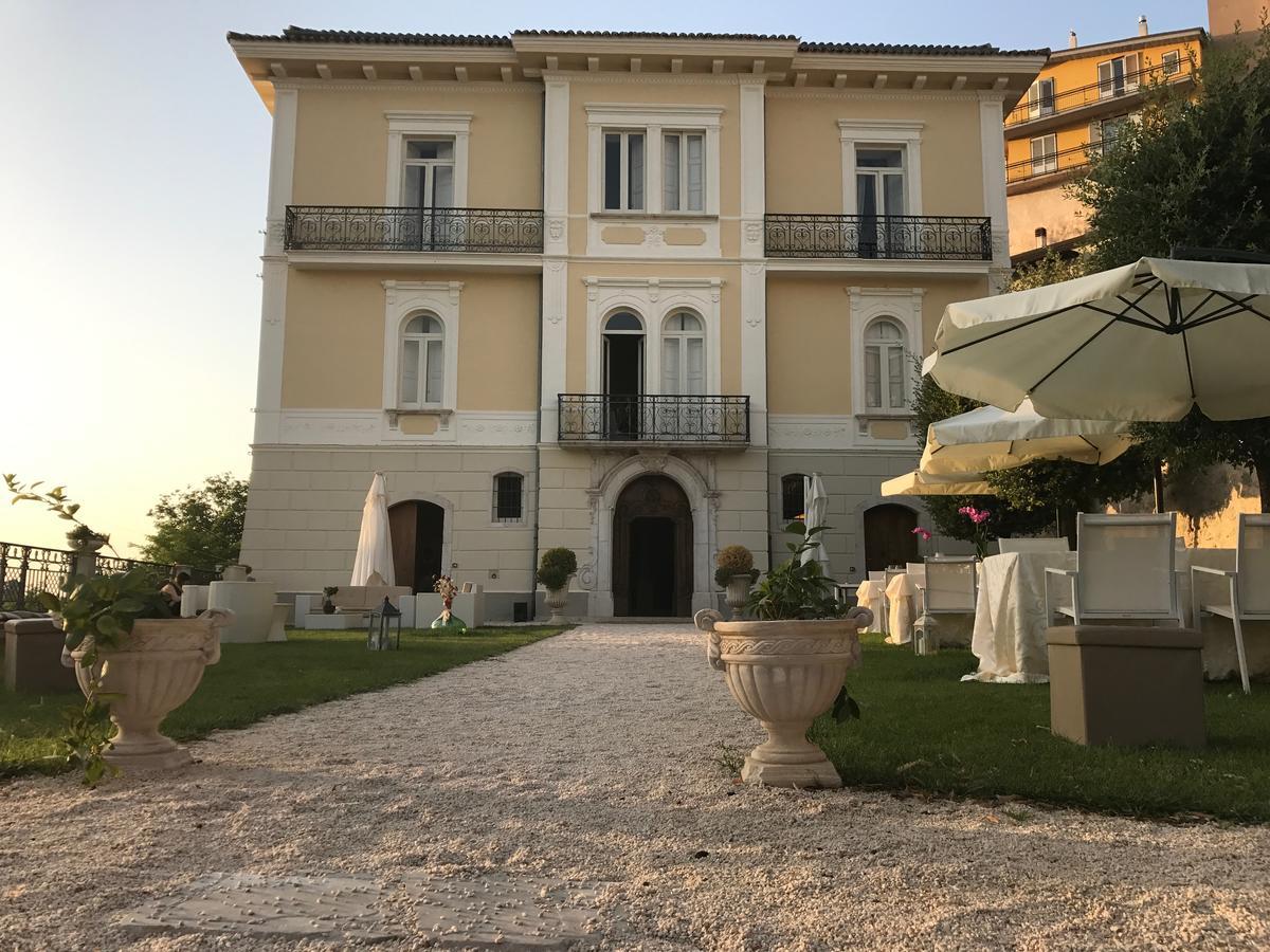 Palazzo Vittoli Bed and Breakfast Castelfranci Zewnętrze zdjęcie
